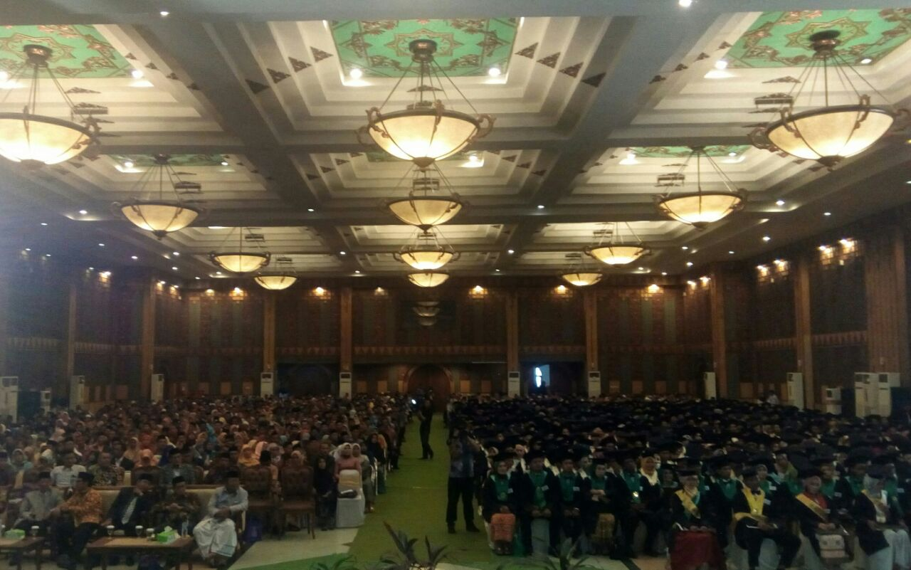 Wisuda Universitas Wahid Hasyim Semarang