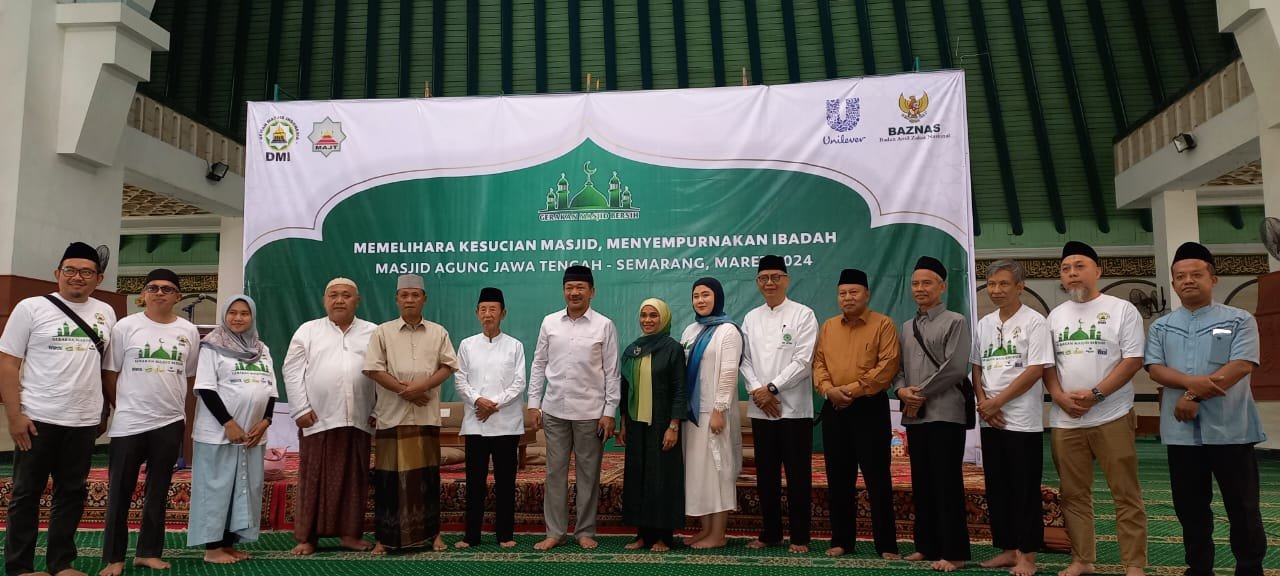 Unilever Indonesia Gelar Gerakan Masjid Bersih di Masjid Agung Jawa Tengah
