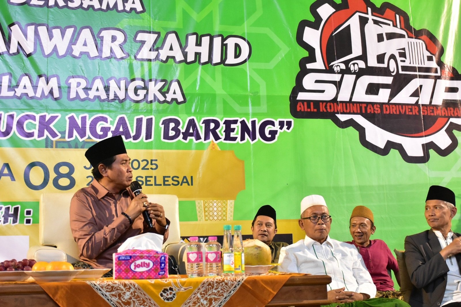 Ribuan Jamaah Padati MAJT dalam Pengajian Akbar "Supir Truk Ngaji Bareng" Bersama KH. Anwar Zahid