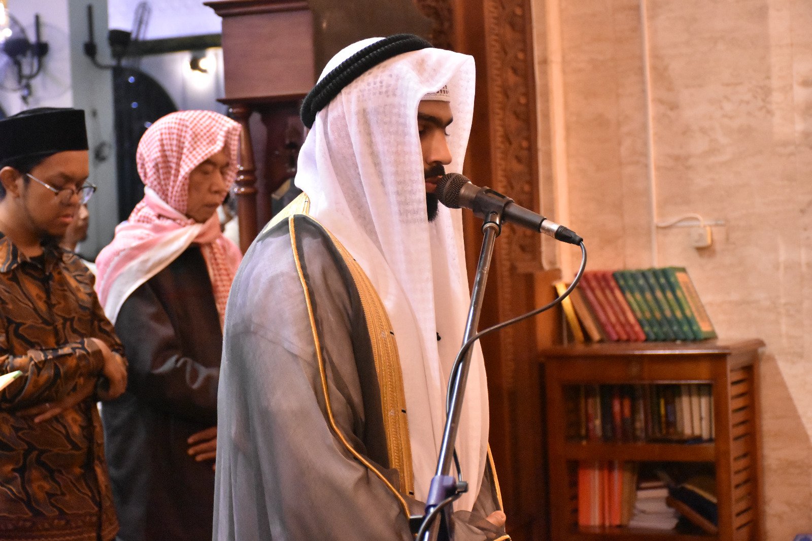 Hadirkan Nuansa Berbeda, Saat Imam dari UEA Pimpin Shalat Tarawih di MAJT