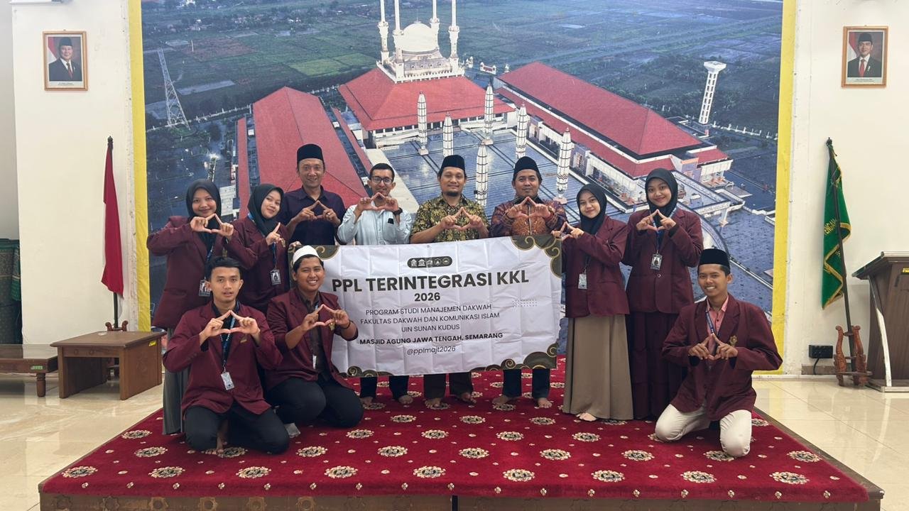Maha Siswa UIN Kudus Praktik PPL Terintegrasi KKL di Masjid Agung Jawa Tengah 